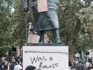De estatuas y orgías vandálicas molonas